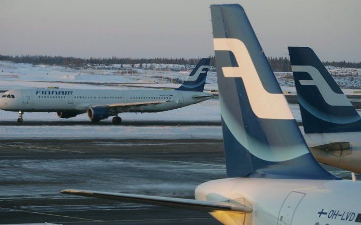 De economische teruggang noopt de Finse luchtvaartmaatschappij Finnair tot het nemen van drastische maatregelen. Vanaf volgende maand moeten circa tweeduizend werknemers enige tijd verplicht thuis blijven zonder loon. Foto EPA