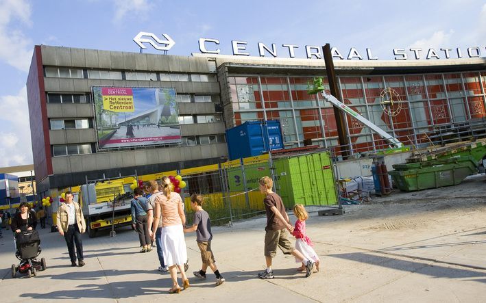 ROTTERDAM - Het openbaar vervoer in Rotterdam wordt gratis voor 65-plussers. Op de foto het Centraal Station van Rotterdam. Foto ANP