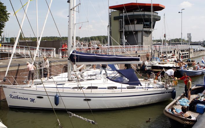 Mensen die voor hun plezier in een eigen boot gaan varen, moeten een heffing betalen die uitsluitend ten goede mag komen aan een nieuw te vormen Blauwfonds voor de recreatievaart. Foto ANP