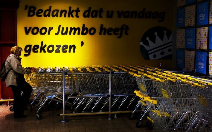 AMSTERDAM – Supermarkt­keten Jumbo zal het overnamebod op Super de Boer van Sperwer (Plus en Spar) moeten overtreffen om zijn groeiambities waar te maken. Spil in de overnamestrijd is Casino, dat voor het hoogste bod zal gaan. De Franse supermarktketen he