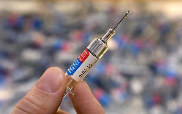 RIJSWIJK– De injectienaalden waarmee mensen worden ingeënt tegen de Mexicaanse griep, zijn bot. Dat zegt huisarts Jan Takken in de onlineversie van Medisch Contact. „Als je een patiënt injecteert, geeft dat een vervelend schurend gevoel”, aldus Takken in 