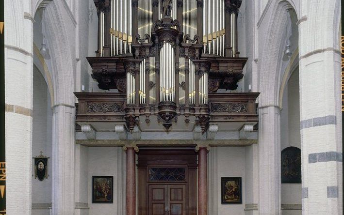 Het Smitsorgel in de Sint-Petrusbasiliek in Oirschot. beeld Wikimedia