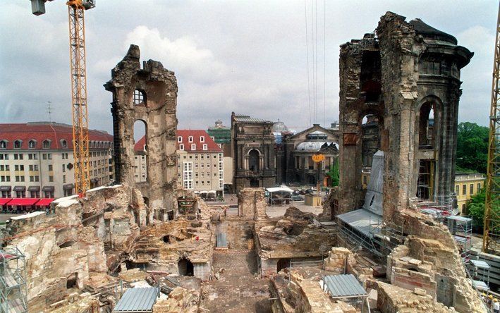 DRESDEN – Het omstreden bombardement van de geallieerden in de Tweede Wereldoorlog op Dresden heeft aan maximaal 25.000 mensen het leven gekost. Dat heeft een commissie van historici in Duitsland vastgesteld. Foto EPA