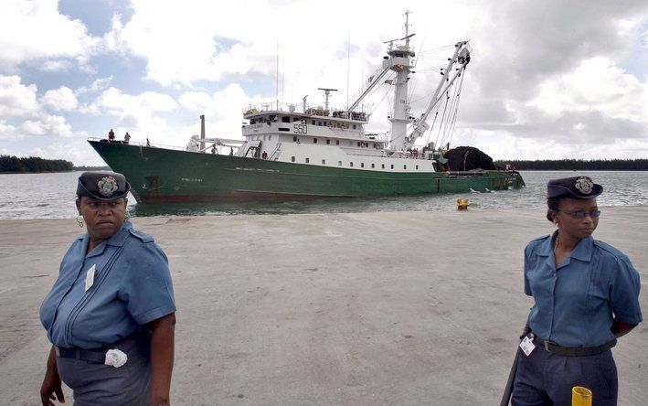 SEYCHELLES - De Spaanse visserboot die in april gekaapt werd bij Somalië. De Golf van Aden, de toegangspoort tot het Suezkanaal, telt dit jaar al dik dertig kapingen, tegenover tien een jaar eerder. Foto EPA