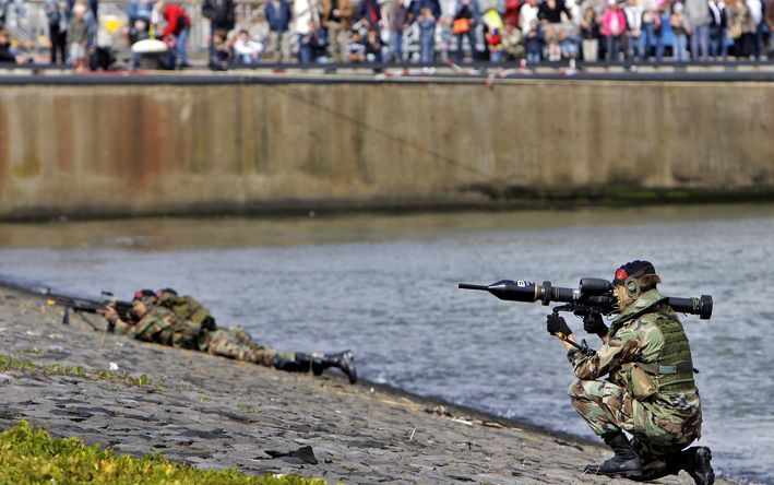 DEN HELDER - De Marinedagen in Den Helder hebben in totaal ongeveer 180.000 bezoekers getrokken. Dit heeft de Koninklijke Marine zondag bekendgemaakt. Zondag was met 80.000 bezoekers de laatste en veruit drukste van de drie dagen. Foto: ANP