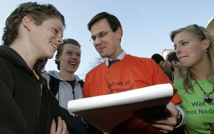 Eenoudergezinnen hebben moeite met de opvoeding van kinderen. Dat staat in de Landelijke Jeugdmonitor die werd overhandigd aan minister Rouvoet. Foto ANP