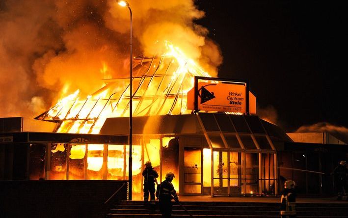 De brand in het winkelcentrum van Stein. Foto ANP