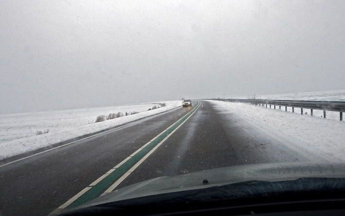 Zwaar winterweer eiste vrijdagavond en zaterdag drie mensen het leven in Duitse verkeer. Foto ANP