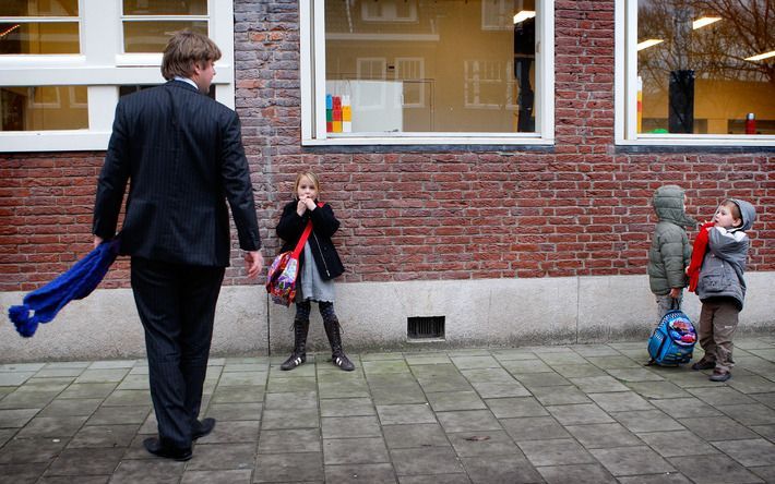 DEN HAAG – CDA-minister Eurlings en PvdA-leider Bos wierpen deze week vrijwel synchroon de handdoek in de politieke ring. Beiden willen meer tijd besteden aan hun gezin. Is de Nederlandse politiek een slijtageslag aan het worden? Foto ANP