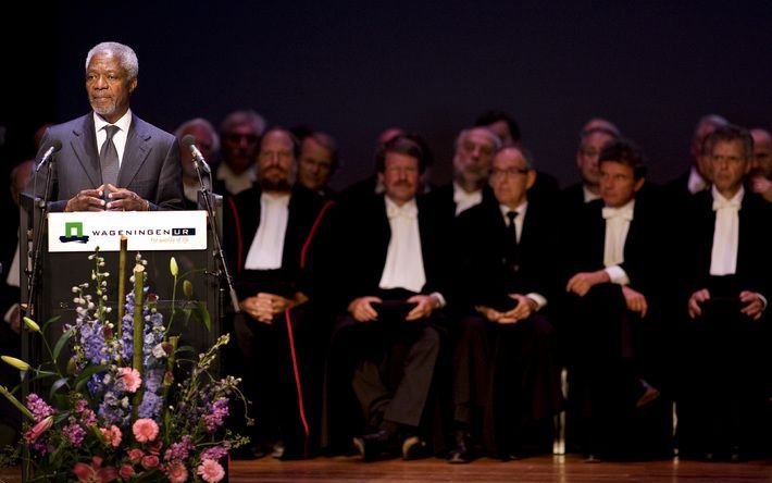 WAGENINGEN - Voormalig VN-secretaris-generaal Kofi Annan trok dinsdag in Wageningen volle zalen. Foto ANP