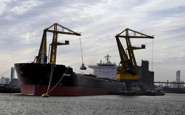 Groei Rotterdamse haven vertraagt. Foto ANP