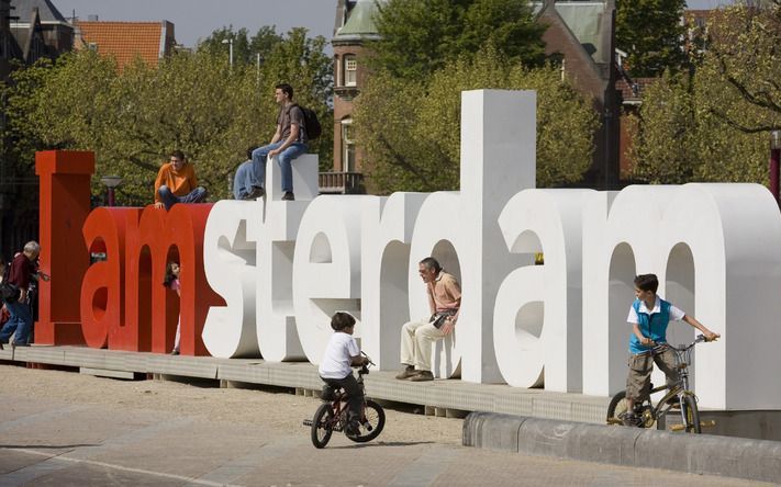 AMSTERDAM - De gemeenteraad van Amsterdam buigt zich woensdag over de profielschets voor een nieuwe burgemeester. De fractievoorzitters van de partijen hebben die opgesteld nadat oud-burgemeester Job Cohen op 12 maart na negen jaar zijn vertrek aankondigd