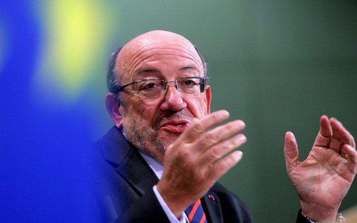 BRUSSEL – De Belg Louis Michel, EU commissaris voor Ontwikkelingssamenwerking, vindt dat de wereld voorzichtig moet zijn met biobrandstoffen. De gewassen die hiervoor nodig zijn, verdringen vaak de noodzakelijke voedselproductie, waardoor het hongerproble