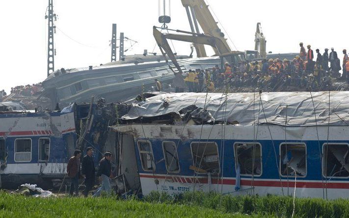 Het dodental bij het treinongeluk dat zich maandag voltrok in China is tot 71 gestegen. Foto EPA