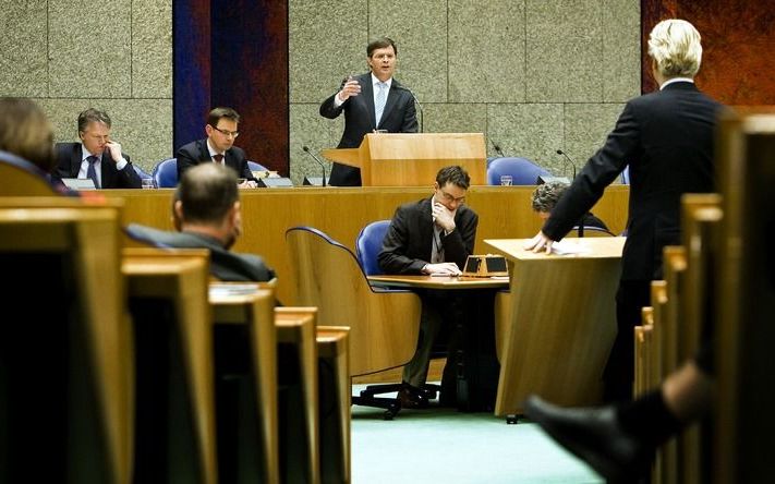 DEN HAAG – Kamer en kabinet debatteerden een maand geleden over de eerste reactie van premier Balkenende op het rapport van de commissie-Davids. Vanavond treffen ze elkaar opnieuw. Foto ANP