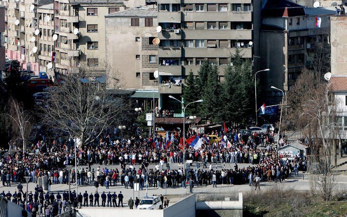 Bosnische Serven protesteerden tegen de eenzijdig uitgeroepen onafhankelijkheid van de Servische provincie Kosovo. Foto EPA