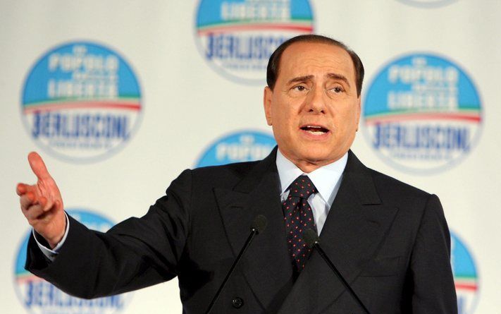 MADRID - Berlusconi, hier tijdens zijn eerste persconferentie na de verkiezingen. Foto EPA