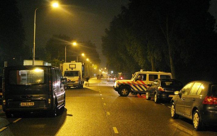 AMSTELVEEN - Politie verricht onderzoek op de plaats waar bij een schietpartij in de nacht van woensdag op donderdag een politieagente om het leven kwam. Het incident gebeurde aan de Piet de Winterlaan. Foto ANP/nu.nl