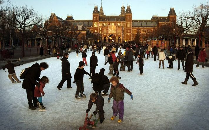 Het Museumplein in Amsterdam moet in de toekomst internationale allure uitstralen. Door de groei van het aantal bezoekers is het gebied niet meer opgewassen tegen het dagelijks gebruik. Foto ANP