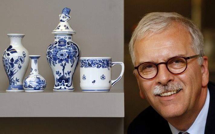 DELFT – Royal Delft, bekend van het blauw sieraardewerk, wil niet langer alleen afhankelijk zijn van inkomsten uit toerisme en de verkoop van relatiegeschenken. Onder leiding van de nieuwe topman Henk Schouten worden nieuwe wegen ingeslagen. Foto ANP