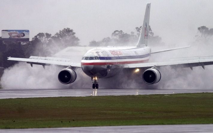 CHICAGO – De wereldwijde recessie heeft AMR, het moederbedrijf van luchtvaartmaatschappij American Airlines, ook in het tweede kwartaal van dit jaar opgezadeld met een fors verlies. Foto EPA