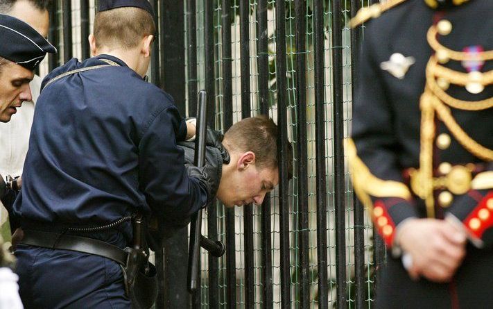 PARIJS – De Franse student die in 2002 een aanslag wilde plegen op de toenmalige president Jacques Chirac, is op vrije voeten gesteld. Maxime Brunerie heeft zeven van de tien jaar celstraf uitgezeten. Foto ANP