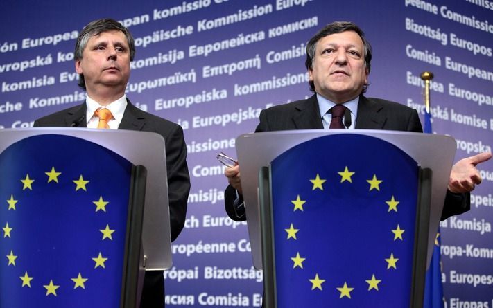 BRUSSEL – Voorzitter José Manuel Barroso van de Europese Commissie verwacht dat Tsjechië zonder „kunstmatige obstakels” de ratificering van het EU–verdrag van Lissabon voltooit. Barroso heeft dat dinsdag gezegd na een ontmoeting met de Tsjechische premier