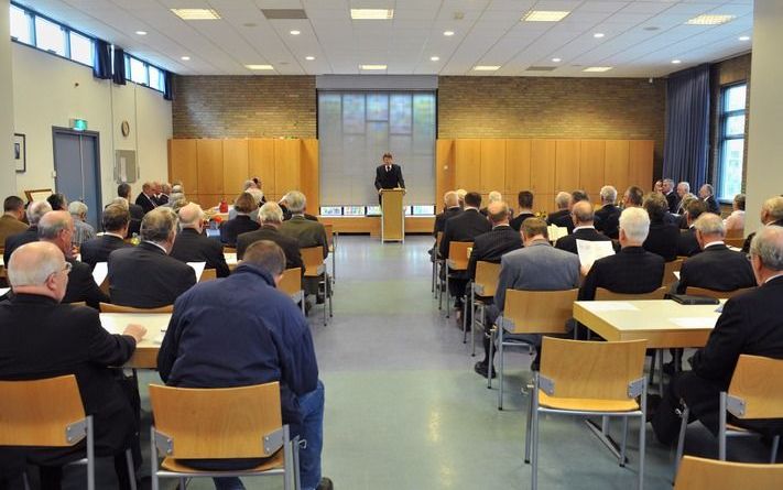 WOERDEN – De Bond van Mannenverenigingen der Gereformeerde Gemeenten was zaterdag in Woerden bijeen voor zijn twintigste bondsdag. Foto Erik Kottier