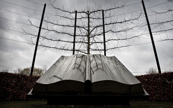 BOVENKARSPEL - Het legionellamonument in Bovenkarspel. Foto ANP