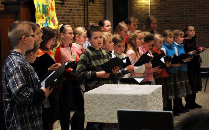 ZWAAGWESTEINDE – Een kinderkoor zingt tijdens een presentatie van Jemima, zaterdag in de christelijke gereformeerde kerk in Zwaagwesteinde. Jemima is een christelijk tehuis voor gehandicapte kinderen, gelegen in Beit Jala, een dorp tussen Jeruzalem en Bet