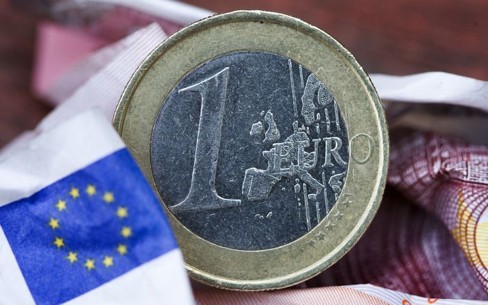 Slowakije mag per 1 januari 2009 als zestiende lidstaat van de Europese Unie de euro als munt invoeren. Dat hebben de regeringsleiders van de EU donderdag op hun top in Brussel besloten. Het definitieve besluit van de Europese ministers van financiën op 8