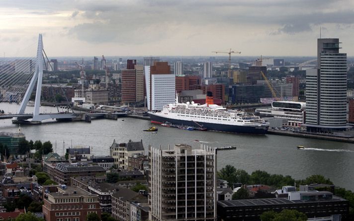 Meer overslag olie in Rotterdamse haven. Foto ANP