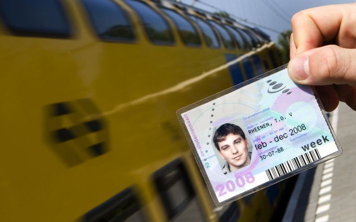 De Tweede Kamer wil deze week staatssecretaris Huizinga (Verkeer) aan de tand voelen over de voor 2009 voorgestelde tariefstijging voor bus en tram in 2009. PVV en SP vroegen dinsdag een spoeddebat aan. Foto ANP