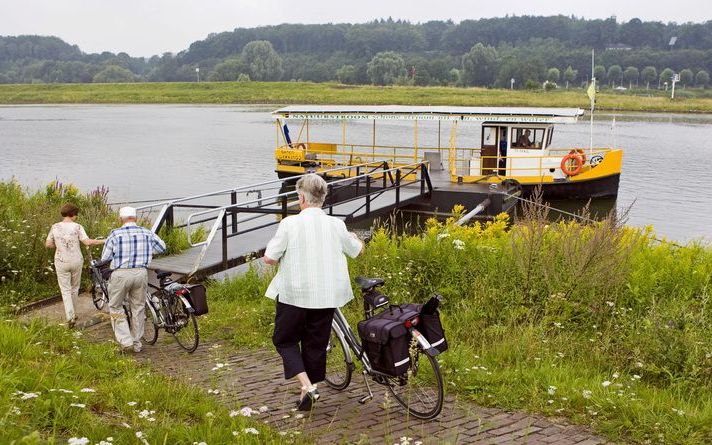 De nieuwe veerpont in Brakel krijgt een vernieuwende, milieuvriendelijke dieselelektrische aandrijving. Scheepswerf Grave gaat het nieuwe veer bouwen, dat wordt voorzien van een dieselhydraulische aandrijving. Foto ANP