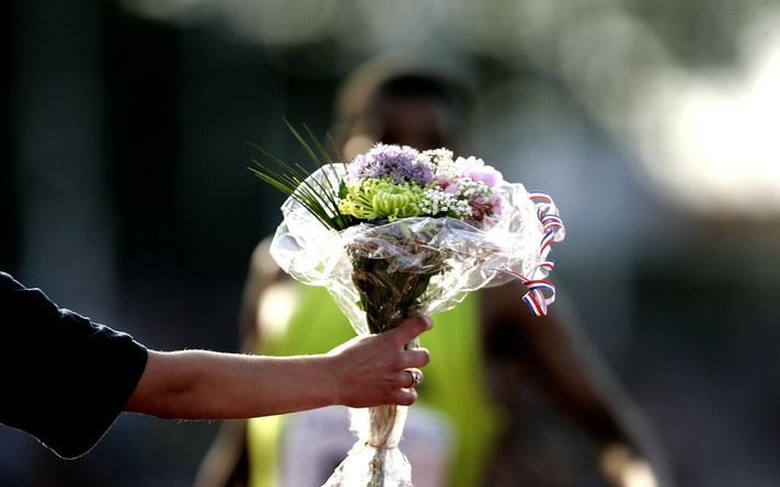 DRONTEN – Een beetje verbaasd was Miriam Breg van tuincentrum Groenrijk Dronten wel, toen twee jongens zich met een bosje bloemen bij haar meldden. Ze brachten haar hart van 2,5 bij 2,5 meter groot terug. Die hadden ze kort daarvoor gestolen, vertelt Breg