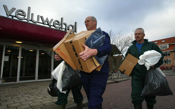 Gevonden asbest in de Veluwehal zit alleen in de plafondplaten. Foto ANP