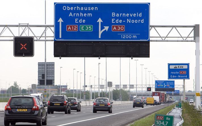 DEN HAAG – De verkeersdrukte voor het pinksterweekeinde is vrijdag vroeg op gang gekomen. Rond 13.00 uur stond er al 100 kilometer file in het land. Dat meldde de ANWB. Foto ANP