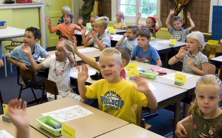 Het voorstel van de SP om zeer zwakke basisscholen onder curatele te stellen stevent af op een Kamermeerderheid. Staatssecretaris Sharon Dijksma (Onderwijs) ziet nog wel haken en ogen, maar is bereid te kijken naar de mogelijkheid om een bewindvoerder van