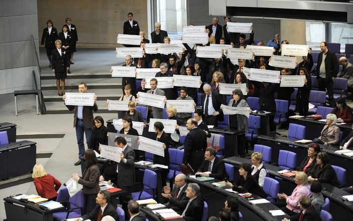 De linkse partij Die Linke protesteert met affiches tegen de missie. Foto EPA