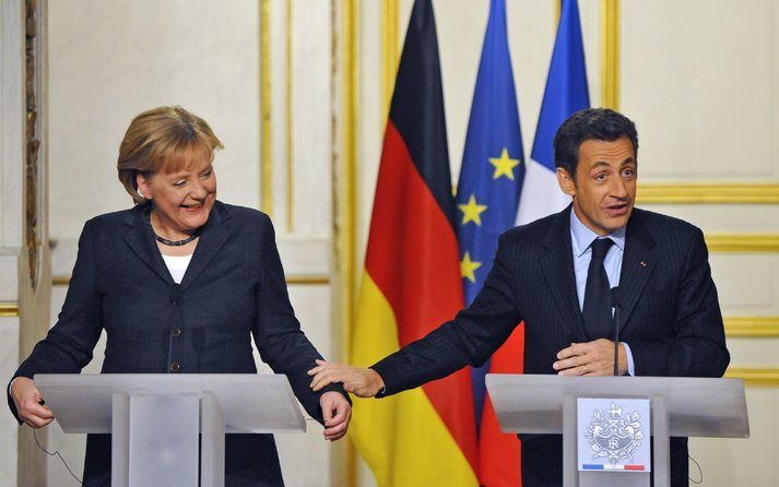 De Franse president Nicolas Sarkozy en de Duitse bondskanselier Angela Merkel willen dat Europa de leiding neemt bij de hervorming van de internationale financiële markten. Dat stelden zij donderdag bij een conferentie in Parijs over de toekomst van het k