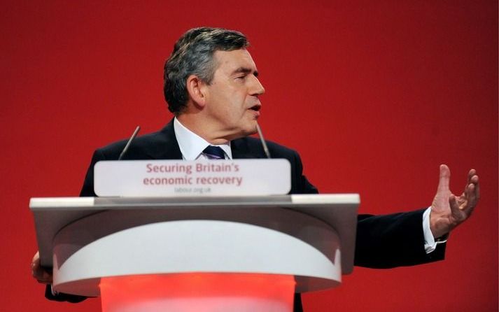 BRIGHTON – De Britse premier Gordon Brown blijft erbij dat zijn Labourpartij „nog niet klaar is” met het regeringskarwei. Hij zei dat dinsdag in de badplaats Brighton tijdens een toespraak op het jaarlijkse partijcongres. Foto EPA