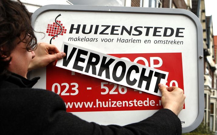 Vorig jaar is de verkoop van bestaande koopwoningen aan particulieren met 3,5 procent gedaald ten opzichte van 2006. Foto ANP