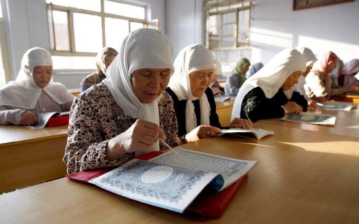 Een internationale werkgroep van moslimvrouwen vindt dat vrouwonvriendelijke passages in islamitische geschriften geschrapt moeten worden. Foto EPA