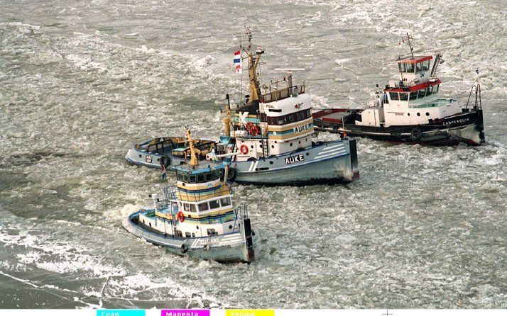 Het Havenbedrijf Rotterdam zet woensdag voor het eerst sinds 1996 een patrouilleboot in om de Rotterdamse haven ijsvrij te houden. Dat heeft het Havenbedrijf dinsdag laten weten. Foto ANP