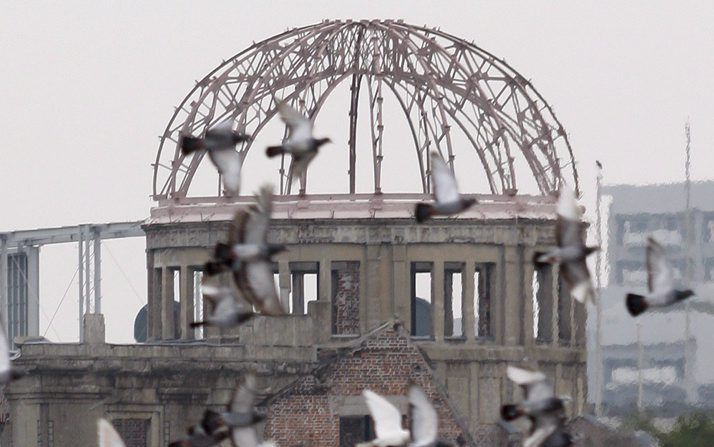 Japanners die de atoombom op Hiroshima hebben overleefd, reageren 65 jaar later met angst en beven op de crisis met de kerncentrale Fukushima. Foto EPA