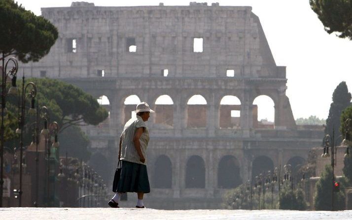 Schrijfster Rosita Steenbeek woont en leeft het grootste deel van het jaar in Rome. Over deze stad schreef ze eerder ”Thuis in Rome”, een boek waarin belevenissen in het heden worden afgewisseld met gebeurtenissen in het antieke Rome. Nu is er een vervolg