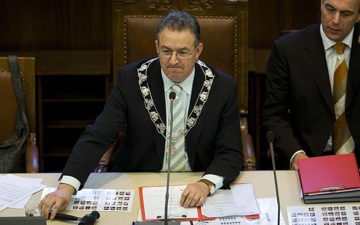 De nieuwe burgemeester van Rotterdam Aboutaleb heeft donderdag voor het eerst een vergadering van de Rotterdamse gemeenteraad voorgezeten. De kersverse burgervader leidde goedgeluimd en ontspannen de actualiteitenraad, het vragenuurtje van de Rotterdamse 