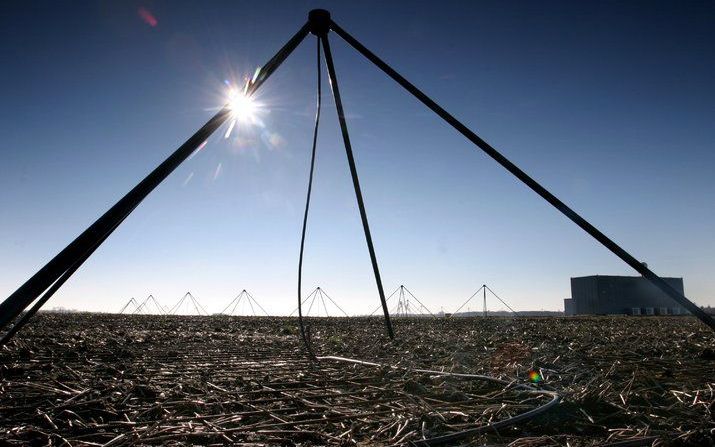 DWINGELOO - Het sterrenkundig instituut Astron in Dwingeloo wordt coördinatiepunt van een Europees programma voor radiotelescopen. Een van de radiotelescopen van Astron, de Lofar. Foto ANP