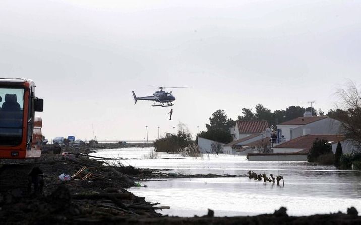 Evacuatie van inwoners van het Franse L'Aguillon sur Mer. Foto EPA