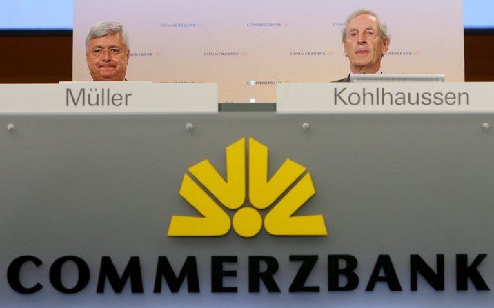 De wereldwijde verliezen door de kredietcrisis blijven oplopen. Woensdag maakte Commerzbank, de op een na grootste bank van Duitsland, bekend dat door de hypotheekcrisis de nettowinst in het eerste kwartaal met 54 procent is gedaald tot 280 miljoen euro. 